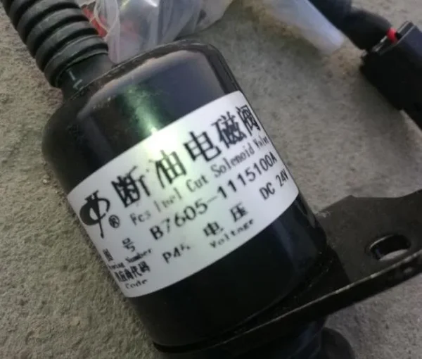 B7605-1115100 860138163 XCMG RP602L Paver Parts Flameout Solenoid Valve