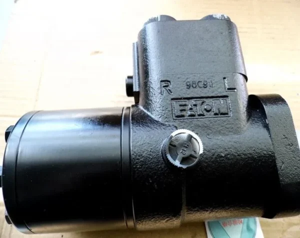 XCMG LW300FN Loader Steering Gear Unit BZZ5-E500C (Part #803004125) - Image 4