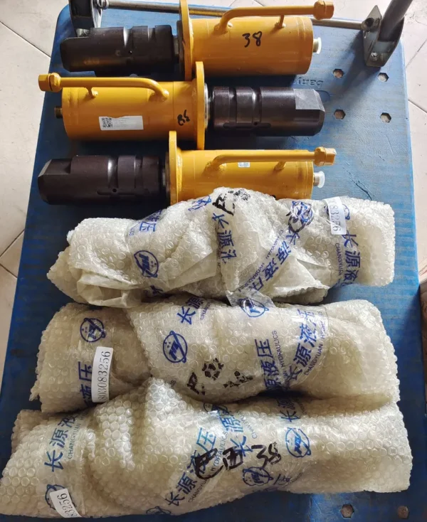 XCMG GR180 Grader Hydraulic Cylinder 803083256 XGYG07-170