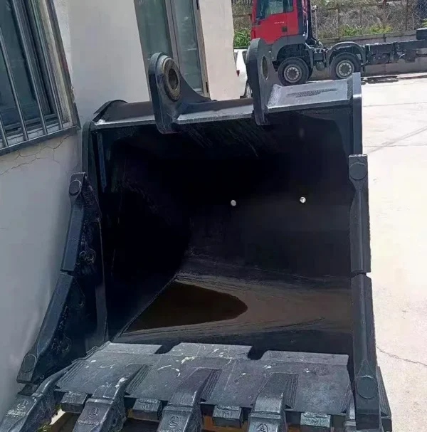 Sany SY365 Hydraulic Rotating Bucket for Trenching & Rock Excavation - Image 3