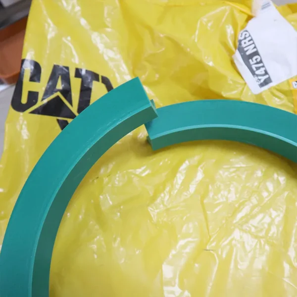 CAT Excavator Spare Part Seal Split Uesd on Ecxavator 477-3838 4773838 - Image 2