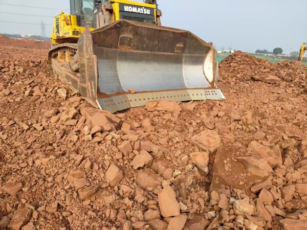 Used 2011 Komatsu D375A-5EO bulldozer - Image 2