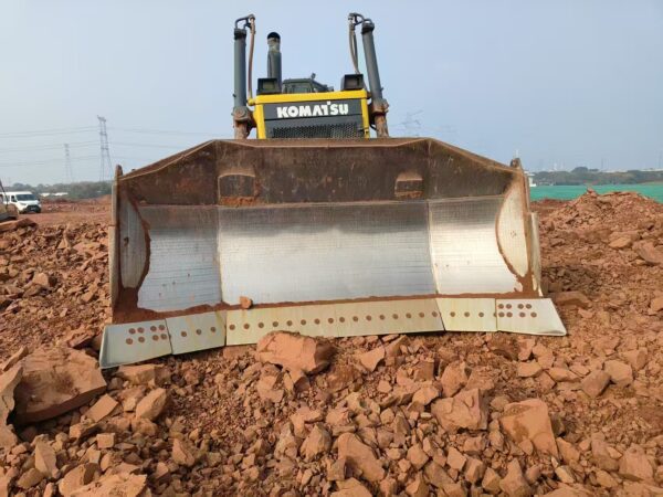 Used 2011 Komatsu D375A-5EO bulldozer - Image 3