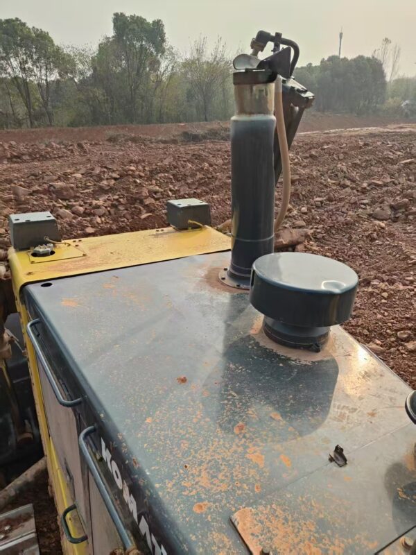 Used 2011 Komatsu D375A-5EO bulldozer - Image 4