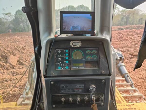Used 2011 Komatsu D375A-5EO bulldozer - Image 9