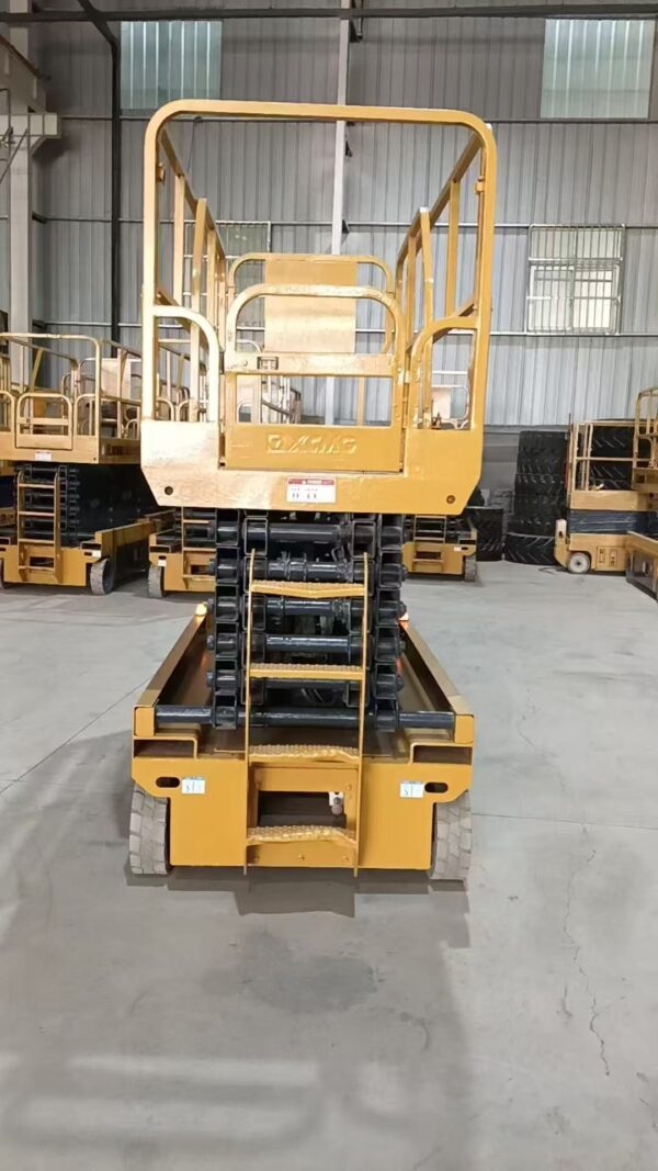 Used XCMG1612HD 2019 New battery new paint new tires - Image 2