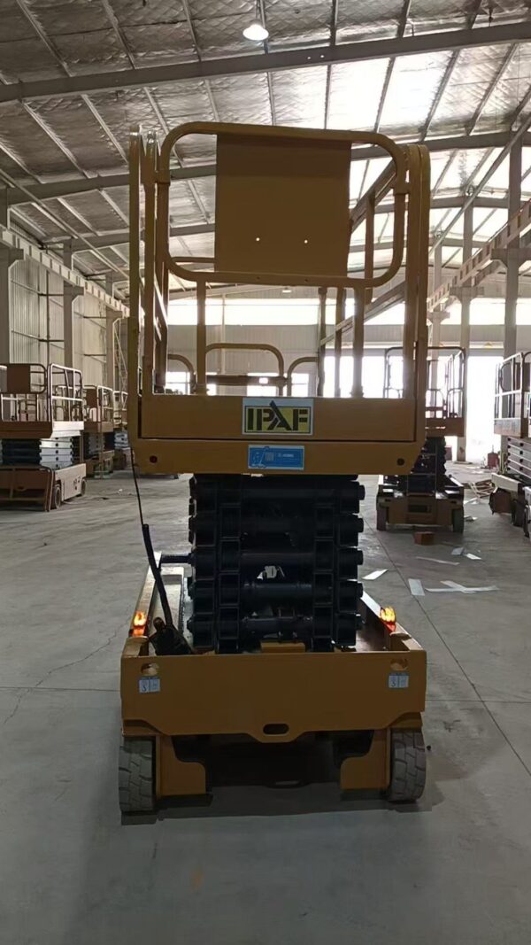 Used XCMG1412HD 2019 New battery, new paint, new tires - Image 3
