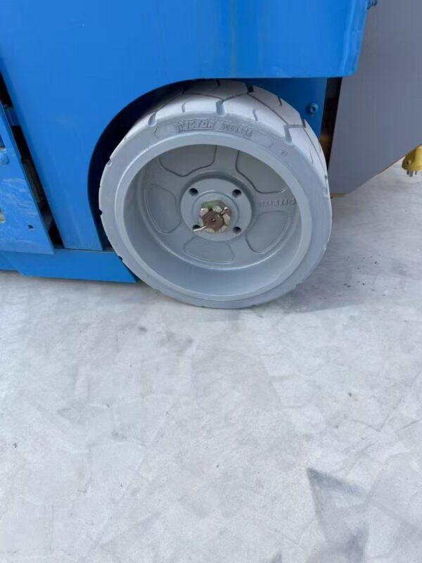 Used genie GS1932 2018 New battery, new paint, new tires - Image 4